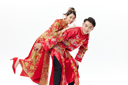 年轻夫妻中式结婚照高清图片