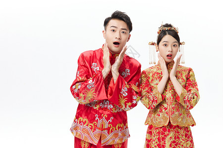 中式传统俏皮新婚夫妻结婚照图片