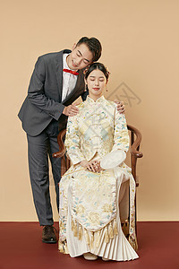 年轻情侣中式结婚照图片