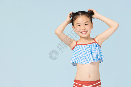 可爱小女孩夏日泳装形象图片