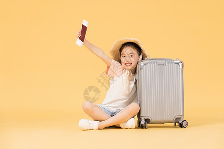 开心旅行的小女孩背景图片