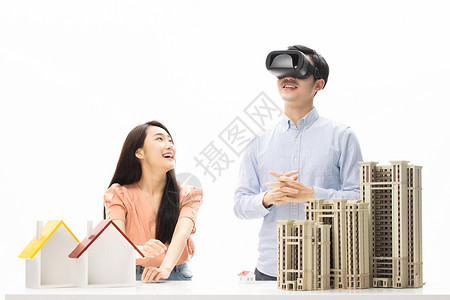 带VR眼镜的男生女友带男生VR看房背景