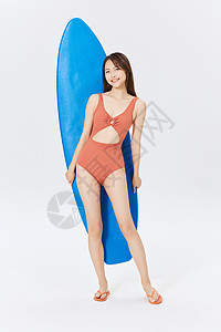 玩冲浪板的夏日泳装女性图片