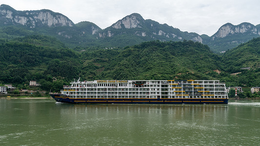 长江邮轮江面上的轮船背景