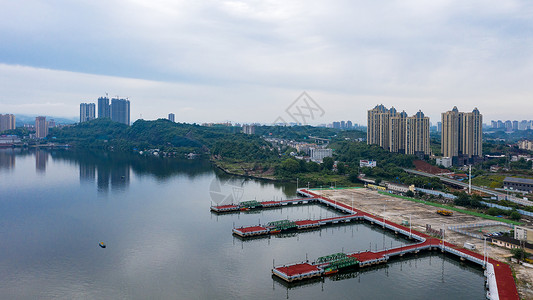 航拍长江岸边的修船厂背景图片