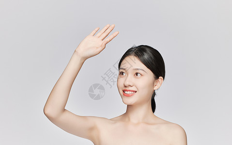 夏日美女举手遮挡阳光紫外线图片