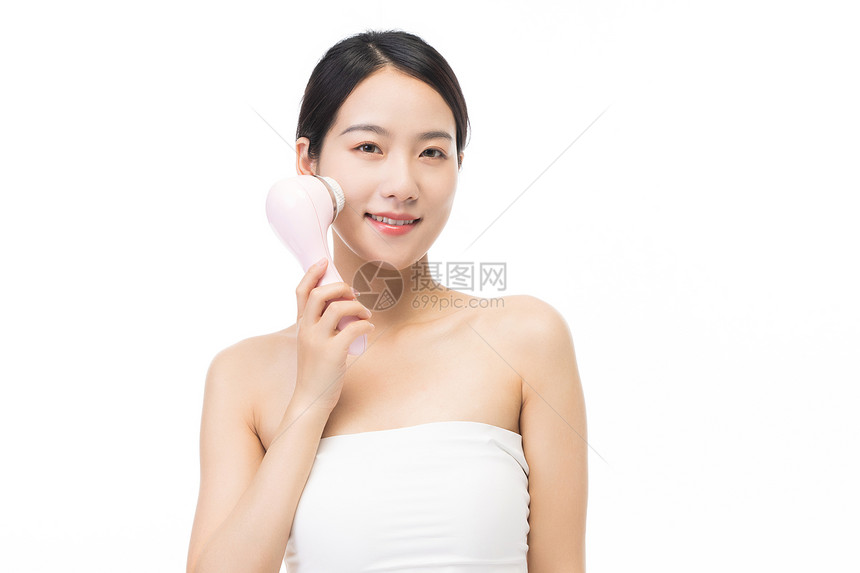 健康女性用洗脸仪洗脸图片