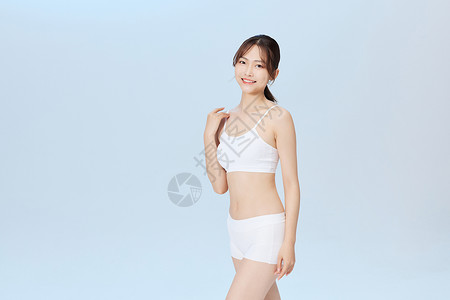 夏日美容女青年形体展示图片