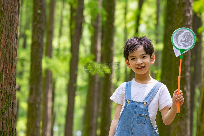 小男孩暑期课外生活图片