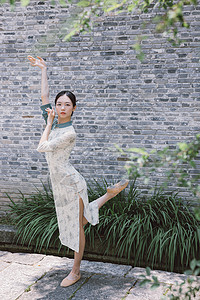 复古旗袍女性柔美跳舞背景图片