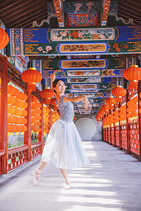 东方美女中国风庭院跳舞图片