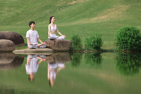 瑜伽展示户外双人瑜伽打坐冥想背景