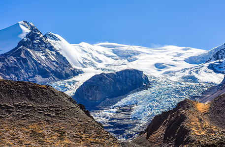 卓木拉日雪山背景图片