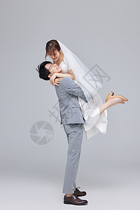 韩系男生把女生抱起拍婚纱高清图片