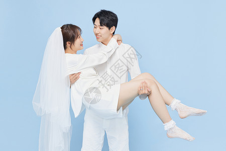 韩系白衣男生公主抱女生背景