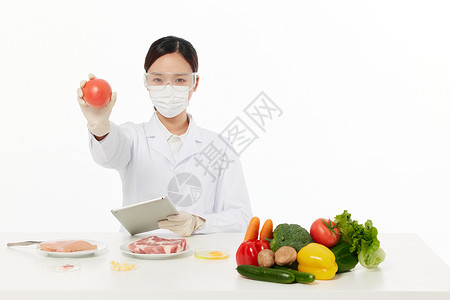 女营养师对西红柿进行质检背景图片