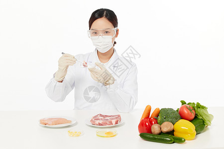 女营养师观察质检牛肉背景图片