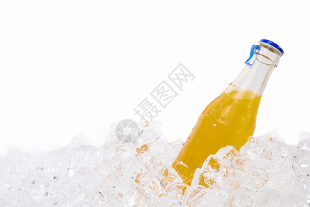 冰块特写用冰块冰镇的碳酸饮品背景