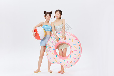 沙滩气球夏日泳装姐妹海边玩耍形象背景
