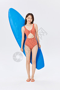沙滩气球夏日沙滩美女展示冲浪板背景