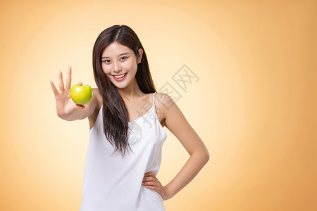 拿着苹果的美女健康饮食背景图片
