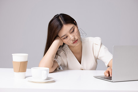 职场心理情绪低落的职场女性背景