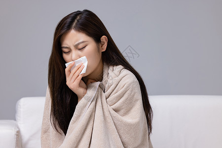 生病发烧感冒的女性图片