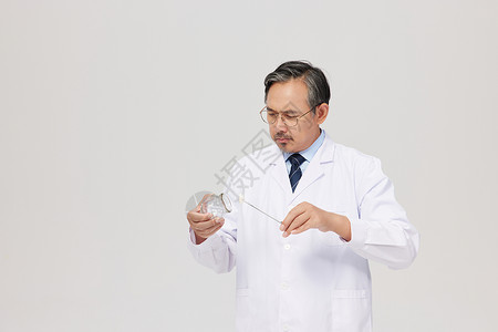 中西医医生拔火罐形象展示背景