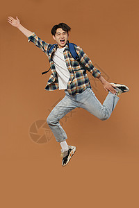 男青年跳跃动作图片