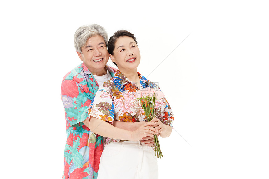 度假享受假日的退休老夫妻图片