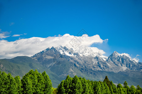 玉龙雪山背景图片