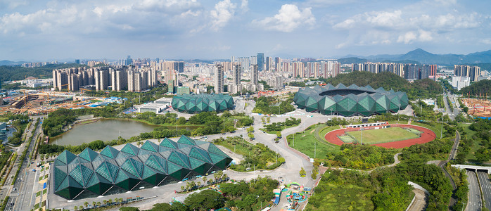 经济发达深圳龙岗大运中心背景