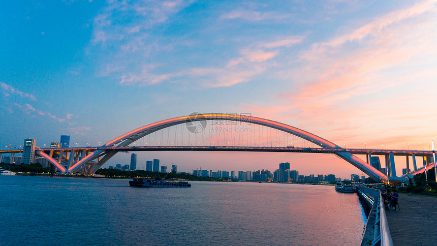 上海徐汇滨江卢浦大桥夜景图片