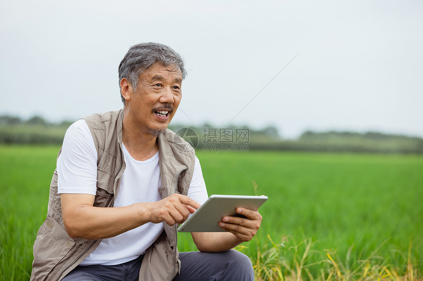 科学种植的农民形象图片