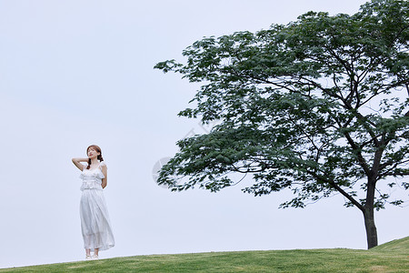 清新夏日美女图片