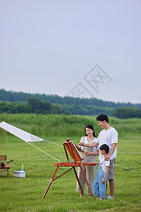 假期培训画画一家人户外绘画写生背景