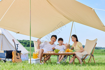 幸福一家人夏日户外露营图片