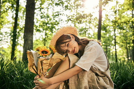 可爱向日葵女孩夕阳下的清新夏日美女背景