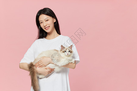 美女主人和宠物猫咪欢乐相伴图片