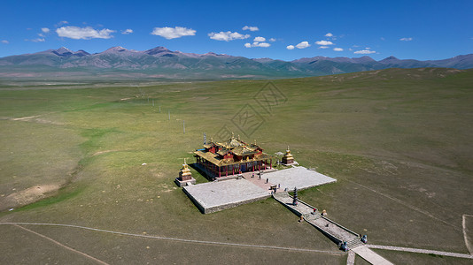 5A景区新疆巴音布鲁克草原景点巴润寺高清图片