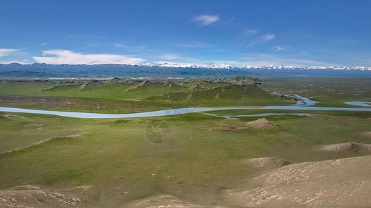 巴音布鲁克湿地5A景点新疆巴音布鲁克草原蜿蜒的河流与草原湿地背景