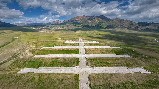 5A景区航拍新疆赛里木湖景区景点点将台图片