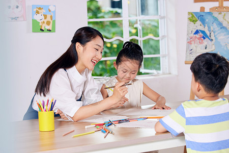 抗疫情儿童画美术老师教小朋友画儿童画背景