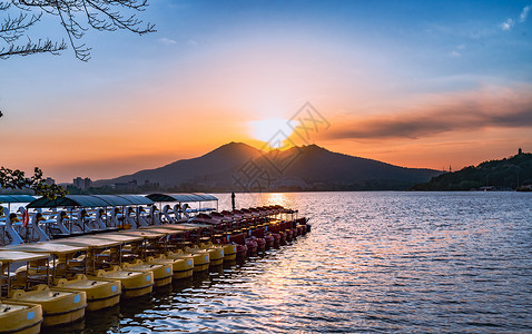 江苏水面桥洞南京玄武湖日出背景