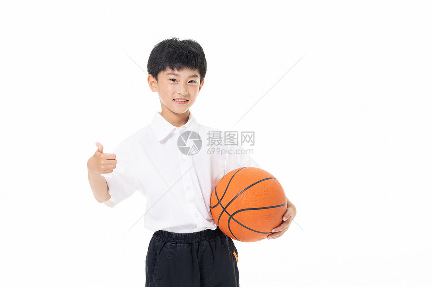 小男孩拿着篮球点赞图片