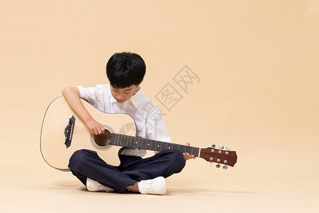 吉他培训班海报弹吉他的小男孩背景