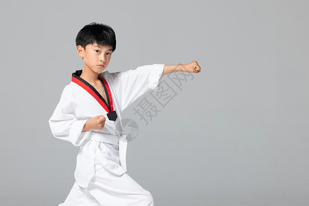 武术培训海报小男孩练习跆拳道背景