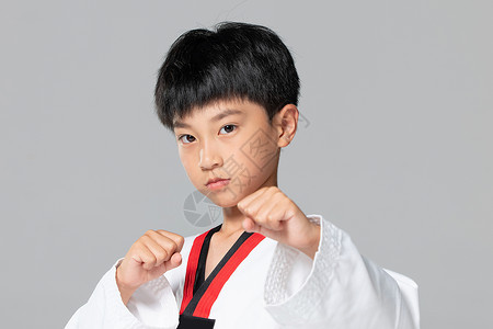 武术培训小男孩练习跆拳道背景