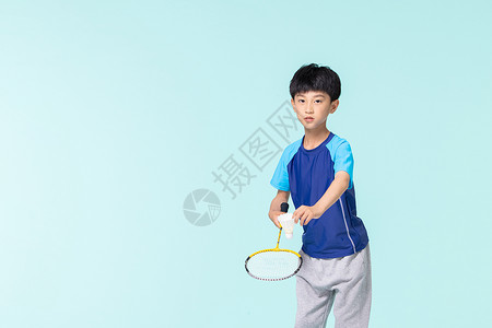 运动儿童打羽毛球图片
