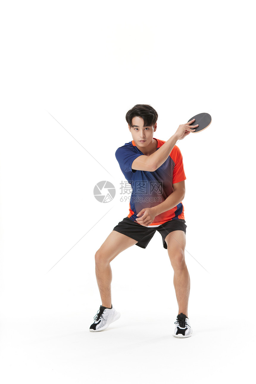 运动员男性打乒乓球动作图片